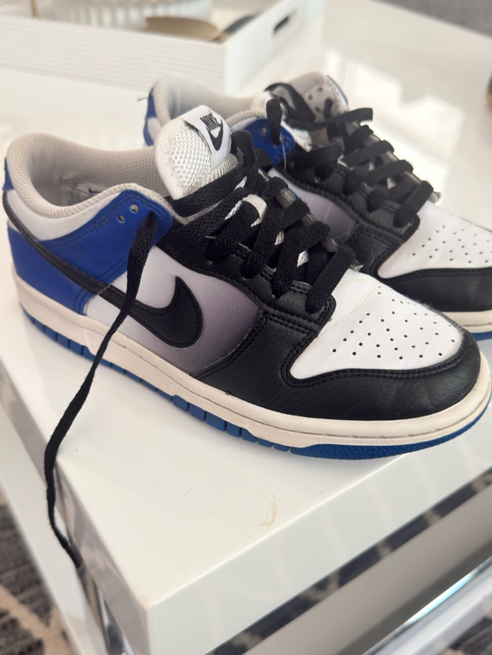 Nike Low-Top Sneakers in White, Black & Blue